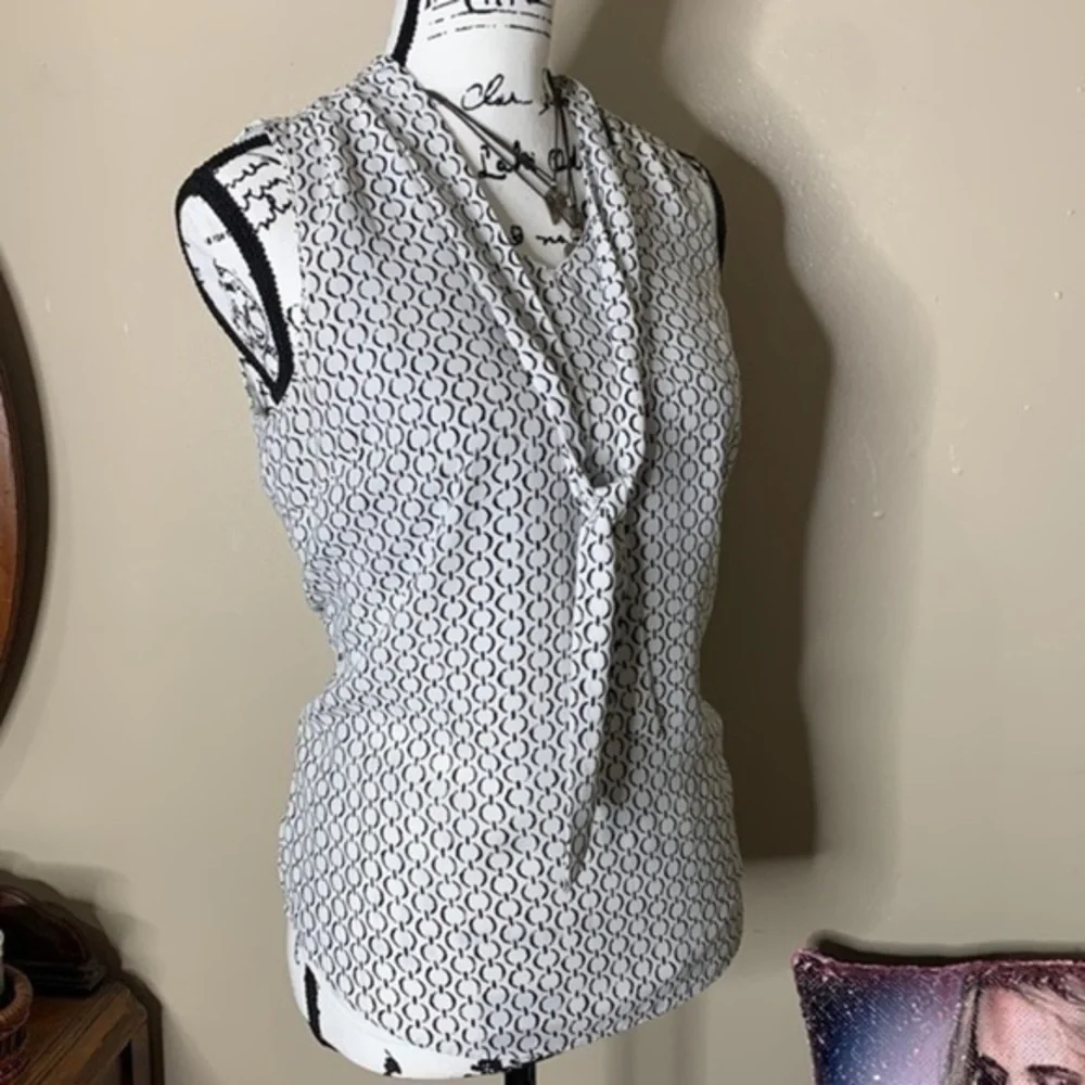 Apt 9 Classy sleeveless work dress top Like new size small - Picture 2 of 6